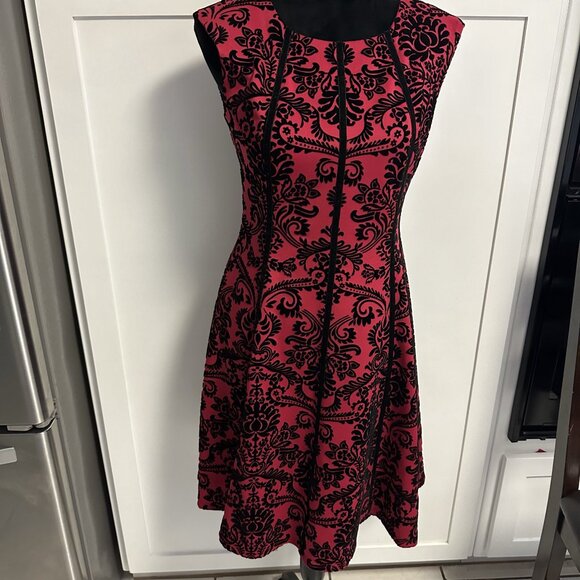 Roz & Ali Woman's Size 4 Red Dress Black Velvet Paisley Design Party Cocktail - Picture 2 of 8